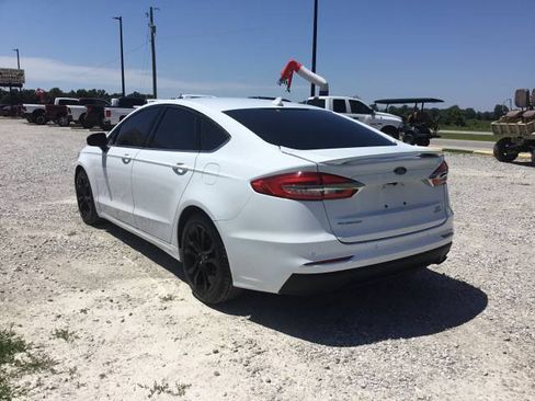 Used 2019 Ford Fusion SE w/ Equipment Group 151A FWD image 5