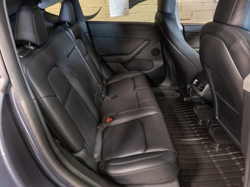 Used 2022 Tesla Model Y Long Range image 15