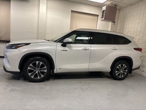 Used 2020 Toyota Highlander XLE image 43