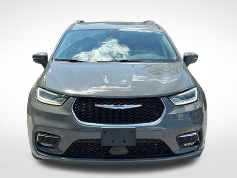Used 2021 Chrysler Pacifica Touring-L FWD image 9