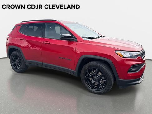 Used 2025 Jeep Compass Latitude w/ Altitude Special Edition image 2