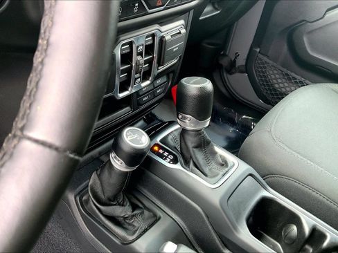 Used 2021 Jeep Gladiator Sport AWD/4WD image 13