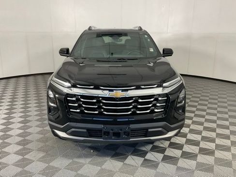 Used 2025 Chevrolet Equinox LT w/ Convenience Package II AWD/4WD image 2