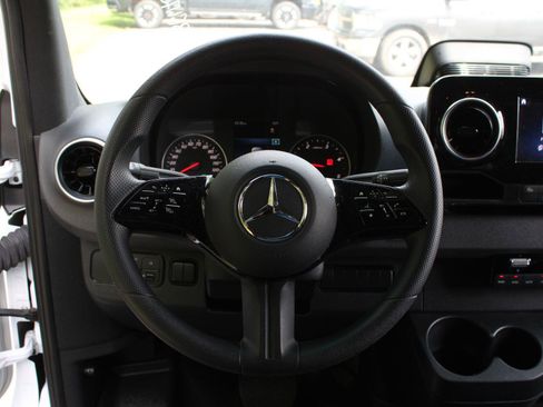 Used 2025 Mercedes-Benz Sprinter 2500 image 14