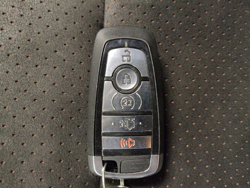 Used 2018 Ford Explorer XLT w/ Equipment Group 202A image 32