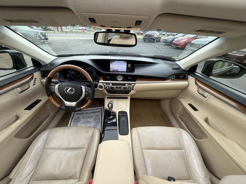 Used 2015 Lexus ES 300h w/ Navigation System Package FWD image 27
