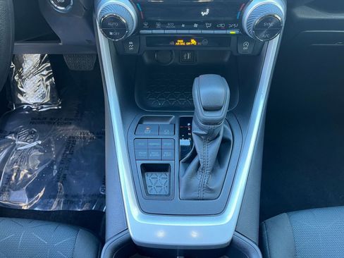 Used 2025 Toyota RAV4 XLE image 42