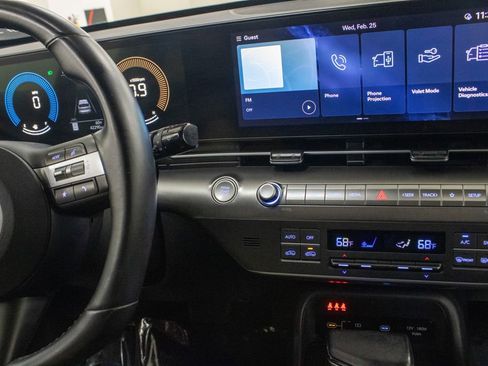 Used 2025 Hyundai Kona SEL image 11