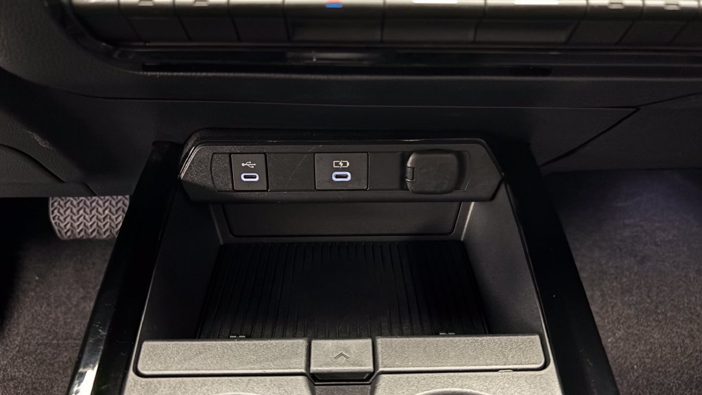 Used 2023 Toyota Prius Prime FWD image 24