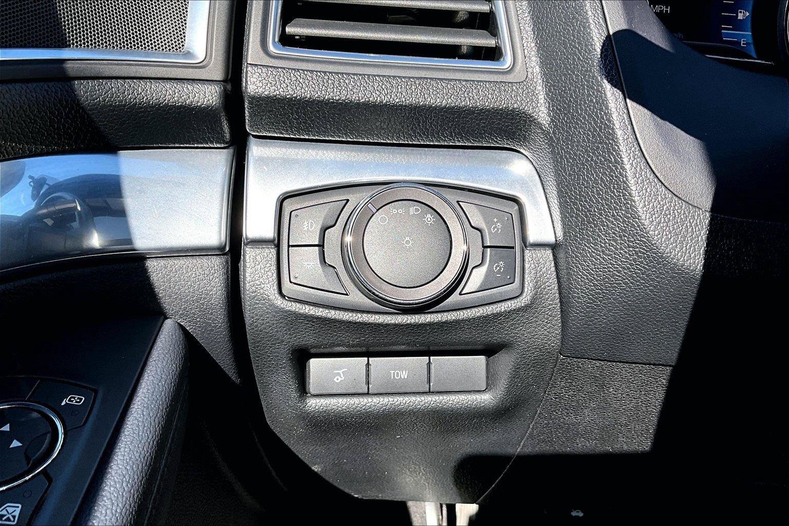 Used 2019 Ford Explorer Limited w/ Class II Trailer Tow Package AWD/4WD image 38