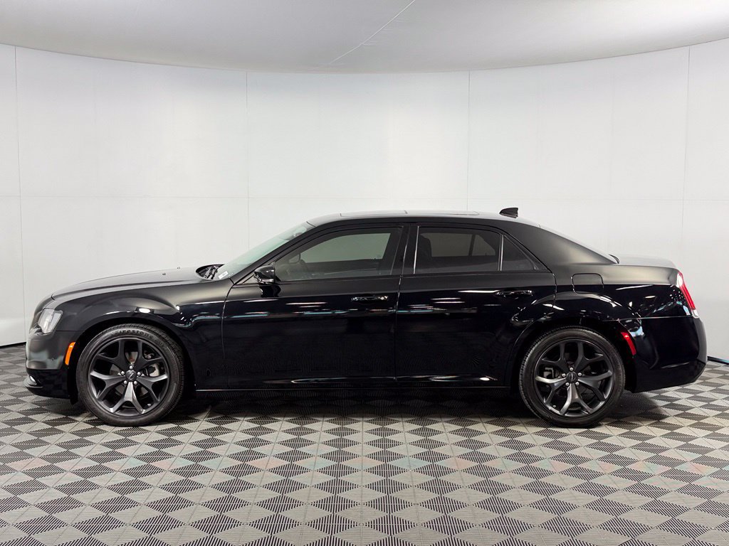 Used 2023 Chrysler 300 S w/ Comfort Group RWD image 10