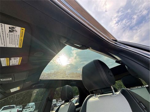 Used 2022 Land Rover Discovery Sport SE R-Dynamic image 37