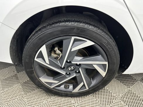 Used 2025 Hyundai Elantra SEL FWD image 17