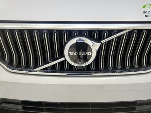 Used 2025 Volvo XC40 B5 Plus AWD/4WD image 24