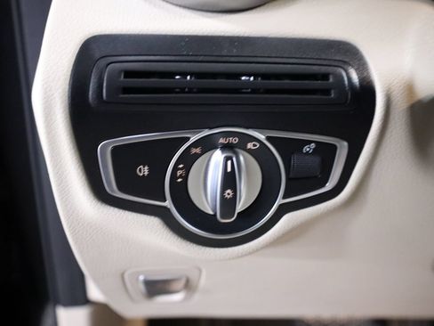Used 2022 Mercedes-Benz GLC 300 4MATIC image 12