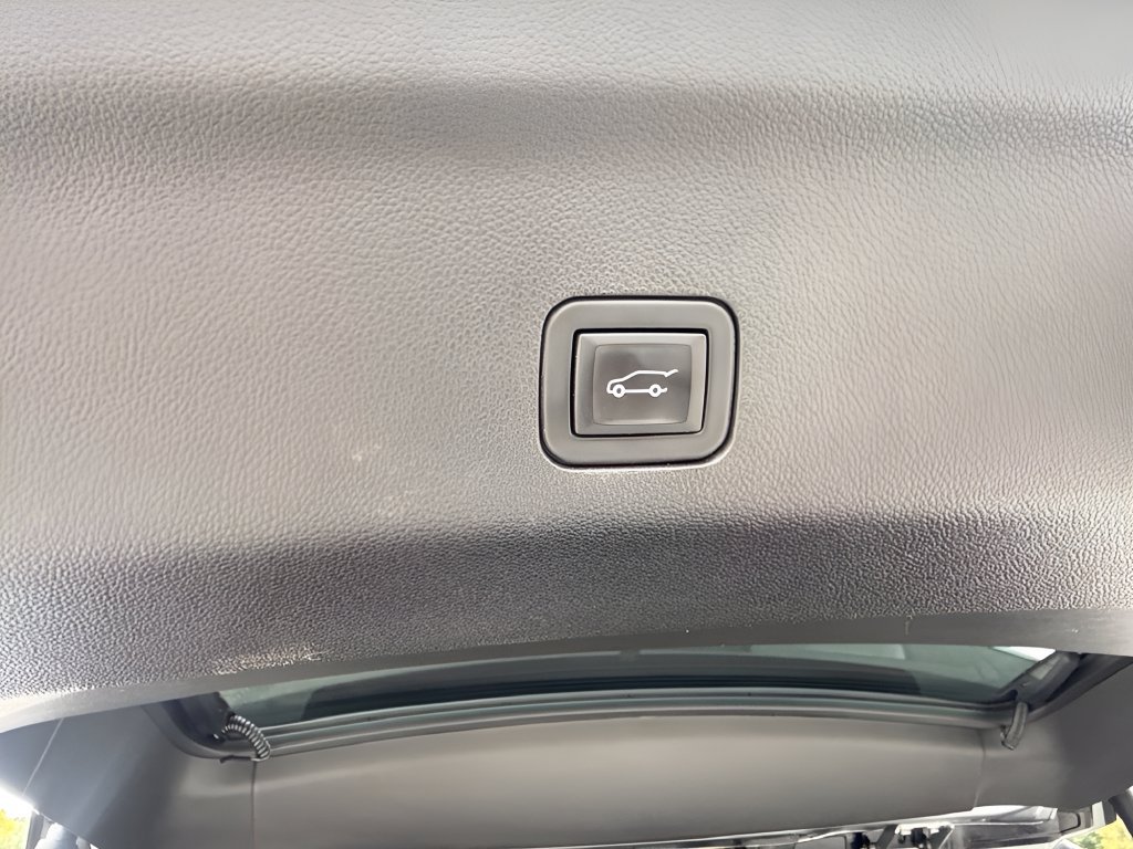 Used 2024 GMC Yukon XL AT4 w/ Technology Package AWD/4WD image 31