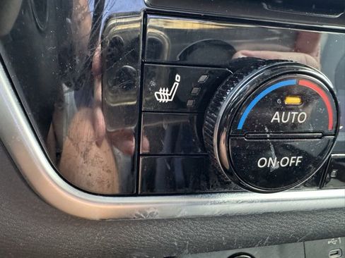 Used 2024 Nissan Rogue SL image 11