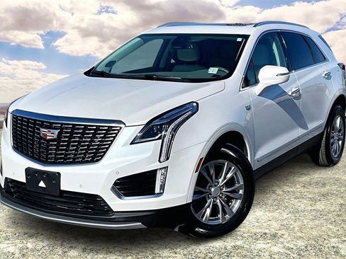 Certified 2022 Cadillac XT5 Premium Luxury image 3