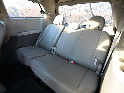 Used 2018 Toyota Sienna XLE Premium image 8