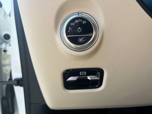 Used 2022 Mercedes-Benz C 300 Sedan w/ Exclusive Trim Package image 35