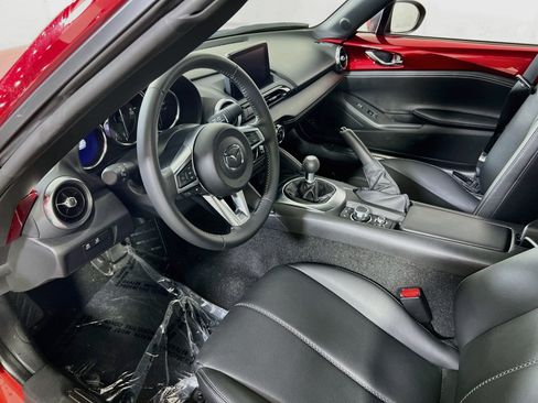 Used 2021 MAZDA MX-5 Miata RF Grand Touring RWD image 9