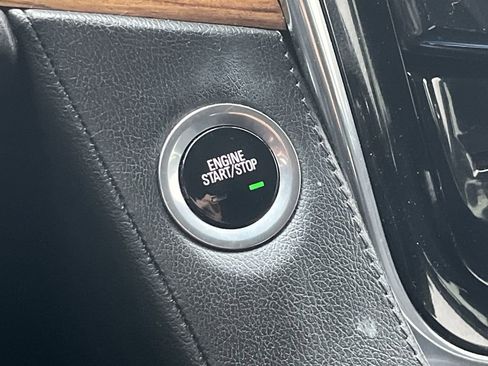 Used 2015 Cadillac Escalade Luxury image 9