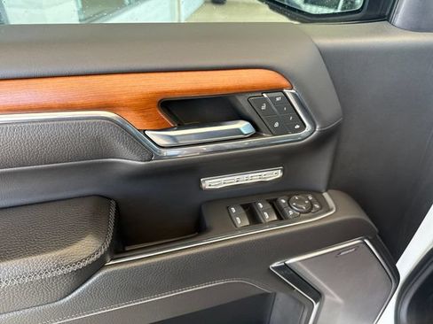 Used 2022 GMC Sierra 1500 Denali AWD/4WD image 11