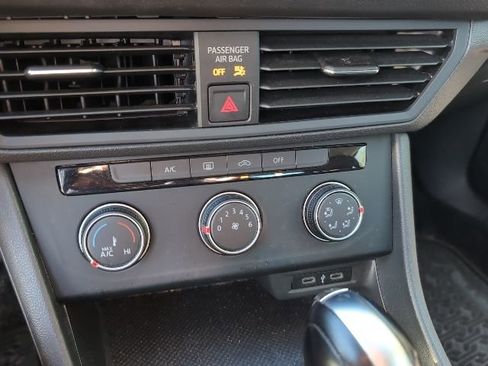 Certified 2021 Volkswagen Jetta S image 17