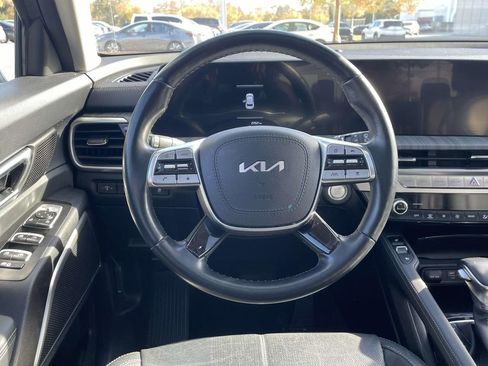 Used 2024 Kia Telluride EX w/ EX Captain's Chair Package image 14