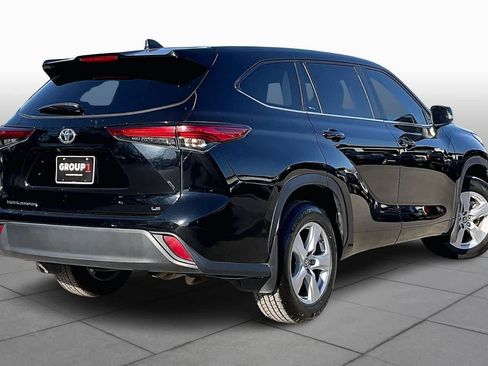 Used 2023 Toyota Highlander LE image 12