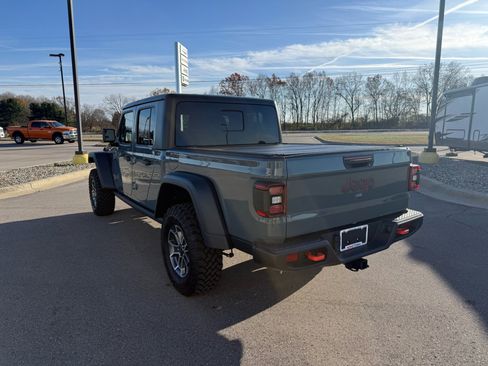 Used 2025 Jeep Gladiator Mojave w/ Convenience Group image 8