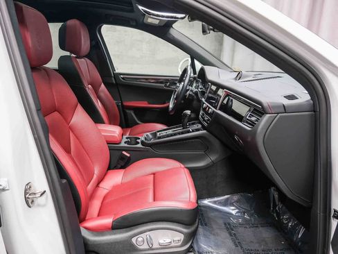 Used 2024 Porsche Macan image 17