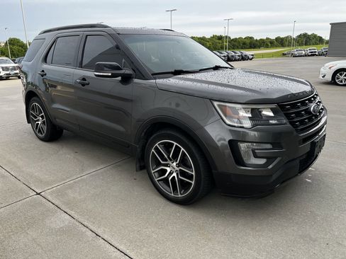 Used 2016 Ford Explorer Sport w/ Equipment Group 401A AWD/4WD image 2