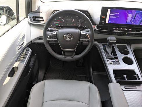 Used 2025 Toyota Sienna XLE w/ XLE Plus Package FWD image 15
