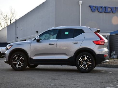 Used 2025 Volvo XC40 B5 Core image 4