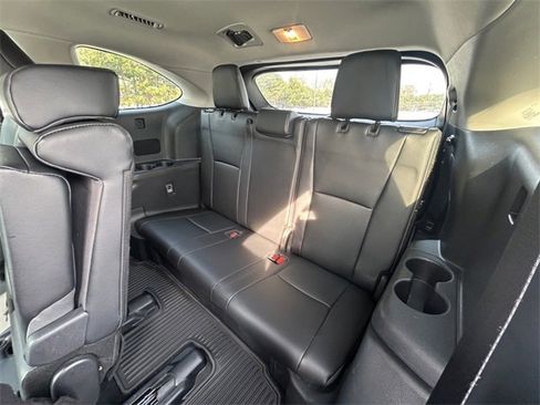 Used 2024 Toyota Highlander XLE image 23