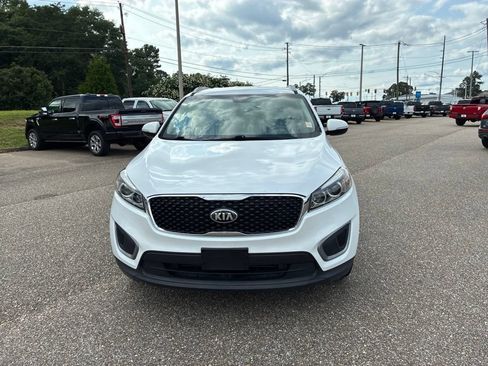 Used 2017 Kia Sorento FWD w/ LX Convenience Package image 2