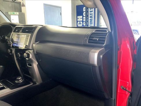 Used 2022 Toyota 4Runner SR5 AWD/4WD image 13