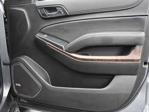 Used 2020 Chevrolet Suburban LT image 35