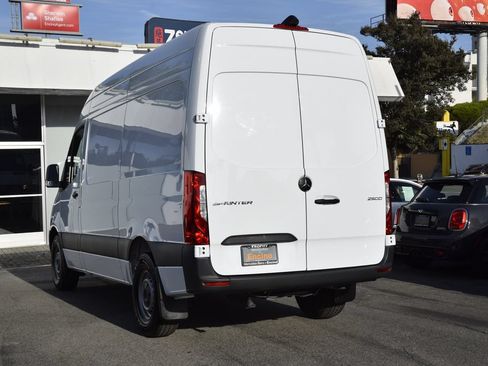 Used 2025 Mercedes-Benz Sprinter 2500 image 3