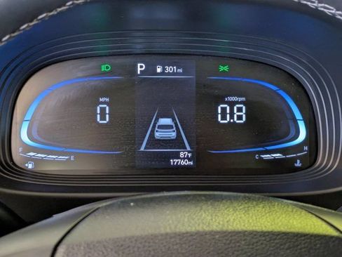 Used 2025 Hyundai Venue SEL FWD image 22