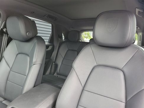 Used 2025 Porsche Cayenne image 5