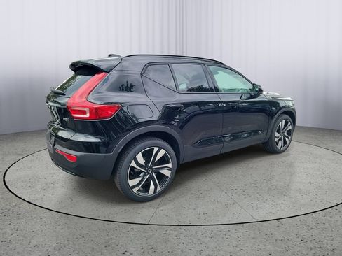 New 2026 Volvo XC40 B5 Plus w/ Climate Package AWD/4WD image 2