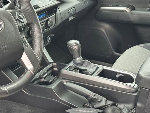 Used 2021 Toyota Tacoma TRD Off-Road w/ Technology Package AWD/4WD image 16