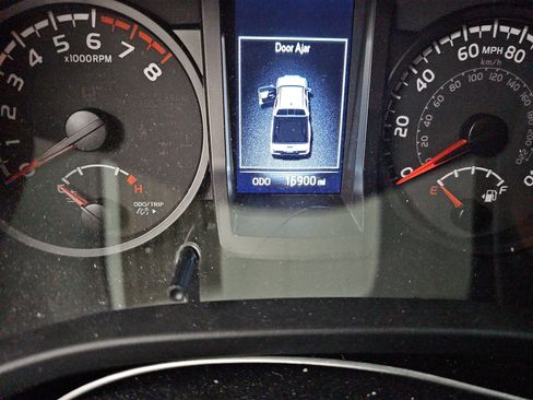 Used 2023 Toyota Tacoma SR AWD/4WD image 12