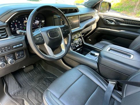 Used 2023 GMC Yukon XL Denali w/ Denali Reserve Package AWD/4WD image 11