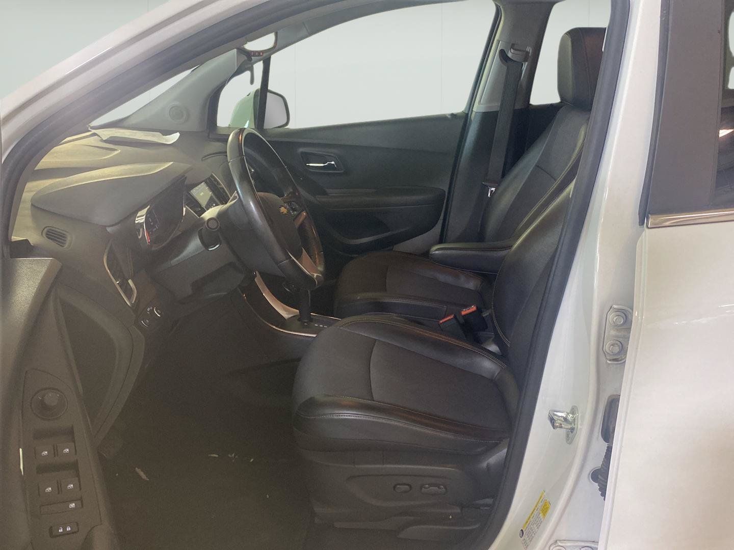 Used 2019 Chevrolet Trax LT AWD/4WD image 11