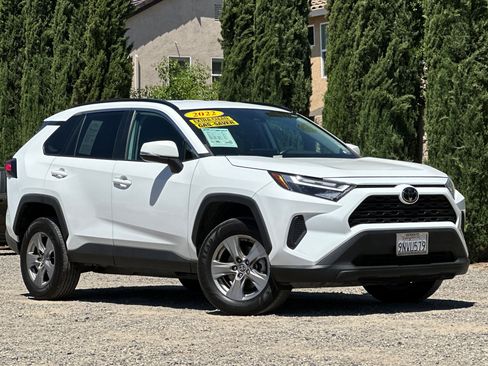 Used 2022 Toyota RAV4 XLE FWD image 2