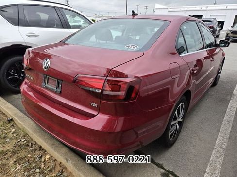 Used 2017 Volkswagen Jetta SE FWD image 6