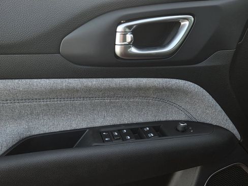 New 2026 Jeep Compass Latitude image 12